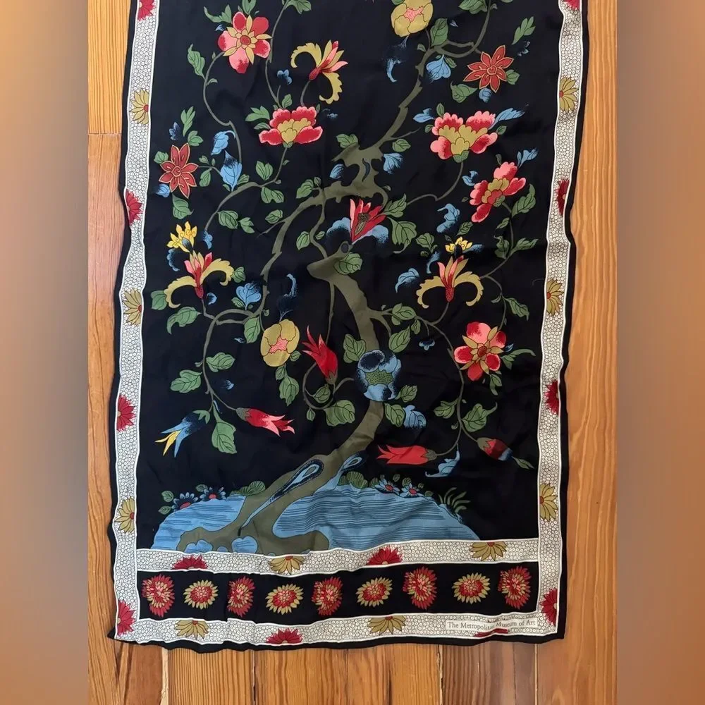 MOMA Scarf